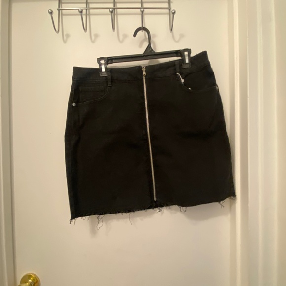 Black skirt - Picture 1 of 1